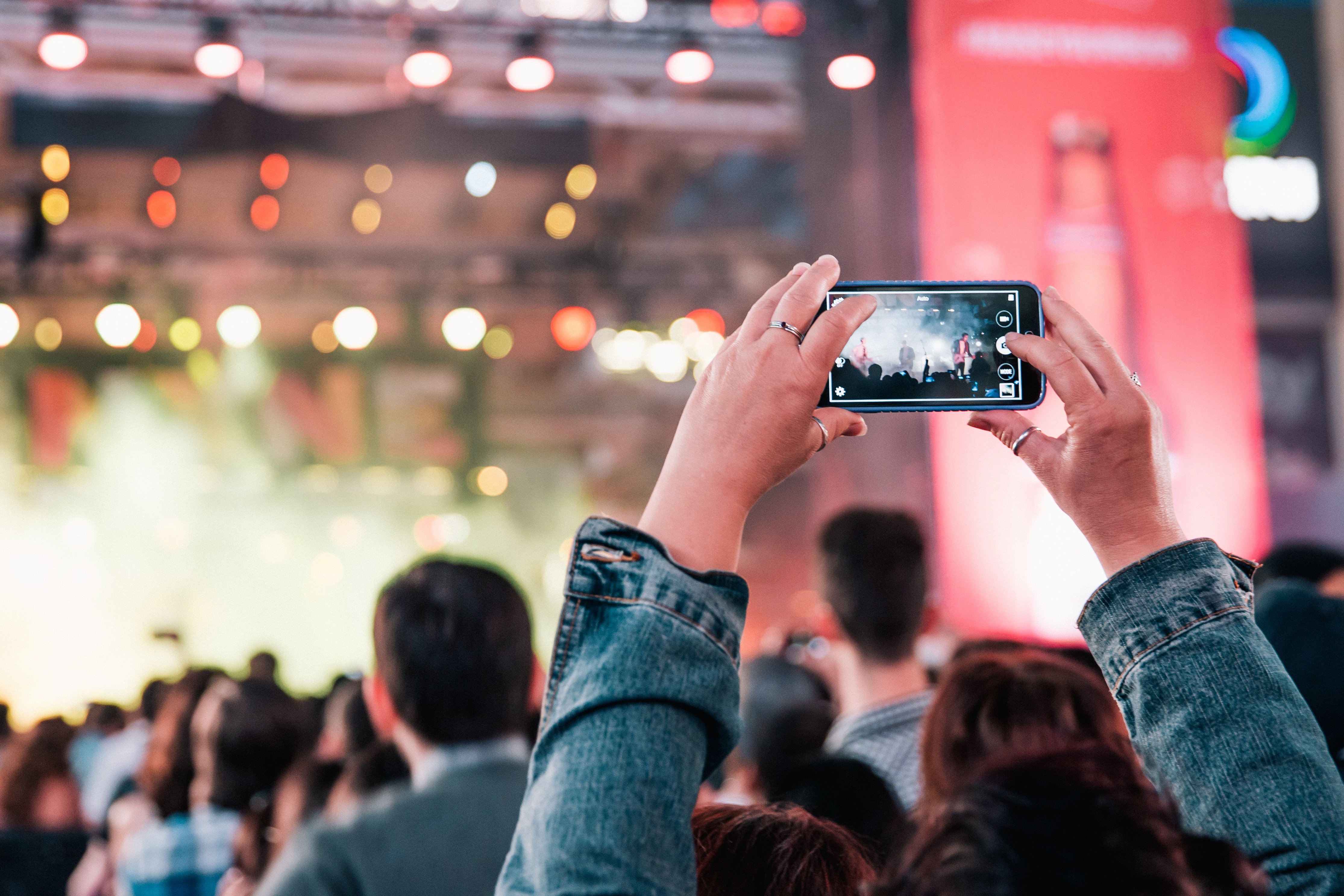 rock-concert-crowd.jpg